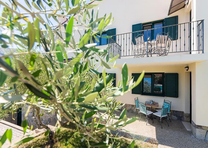 Πανσιόν Garden Jurandvor