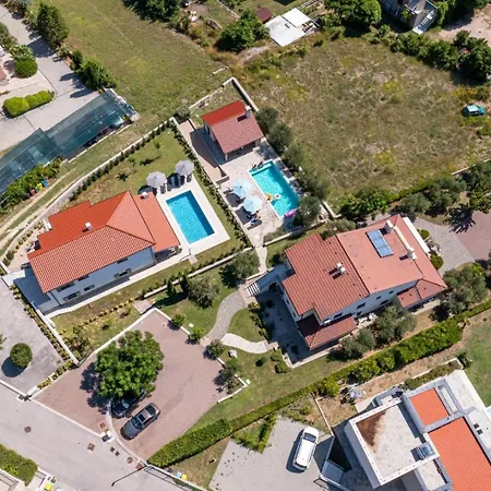 Garden 4*